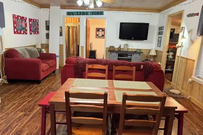 Image de Charming 2-bedroom cabin less than 1 mile from Greers Ferry Lake boat launch