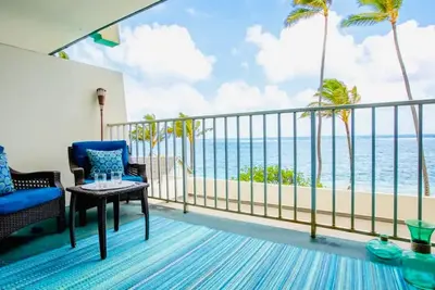 Image de Cozy oceanfront 1-bedroom condo with WiFi, and access to sandy beach.