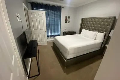 Image de Newly Remodeled 2-bedroom Family-sized condo 15 minutes to the theme park