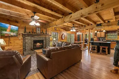 Image de Rustic Cabin in Woods w/ Hot Tub & Games!