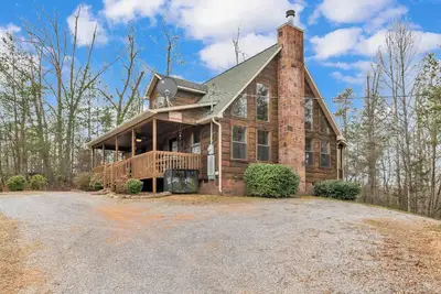 Image de Cabin in the Woods w/ Hot Tub & Games!