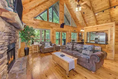 Image de Hidden Haven | Log Cabin w/ Private Hot Tub