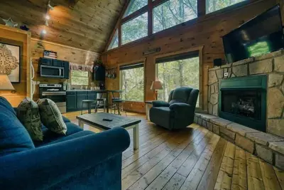 Image de Cabin in Nature w/ Hot Tub & Games!
