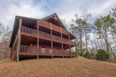 Image de Cozy Log Cabin w/ Hot Tub & Game Room!