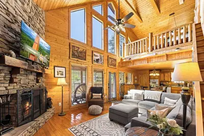 Image de Woodland Wonder w/ Hot Tub and Pool Table!