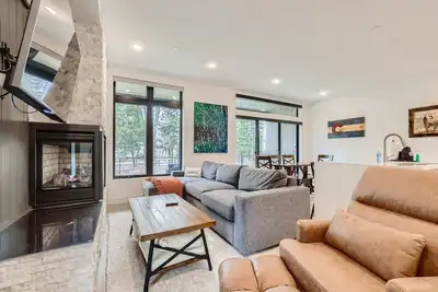 Image de River View Retreat | Central Locale to it All!