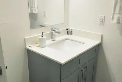 Image de Spacious 5-bedroom townhome with WiFi, fitness room in charming Arlington