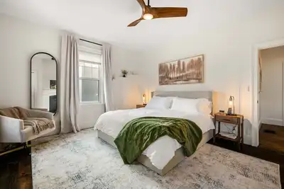Image de Charming 2-Bed Apt • Free Parking • King Bed • 1 Mile to Downtown Salem!