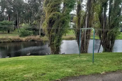 Image de Tranquil retreat on Middleton Road, mid-way between the city and the sea!