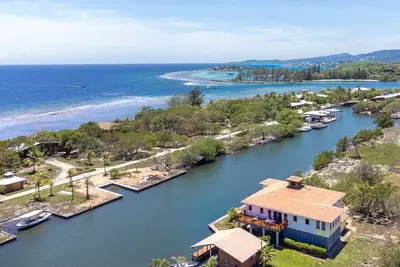 Image de Shore Thing! Unique and spacious 3-bedroom waterfront - Coco View