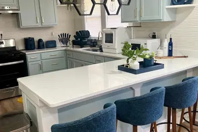 Image de Bluebell Bliss - Midtown Retreat- 4mi to Downtown