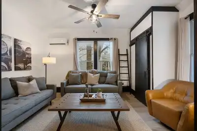 Image de Quiet 2 Bd Apartment in Downtown