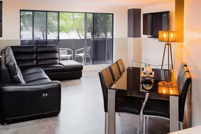 Image de Three Bedroom Apartment