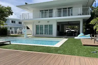 Image de Water front pool home in Florida key's Islamorada! Access to ocean w/boat lift! !