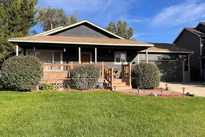 Image de Cozy Co Casa: Eco & Pet Friendly—Sleeps up to 9, Remote Work Hub, Rec Center