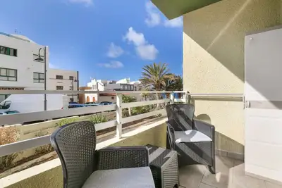 Image de Appartement de vacances 'Coral Beach' avec vue sur la mer, balcon et Wi-Fi