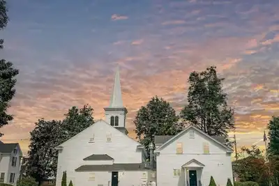 Image de 1908 Conway Meeting House | 5 Bedroom, Lake Access