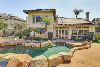 Image de 8 Mi to Disneyland: Spacious Home in Orange!