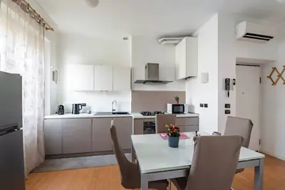 Image de Modern apartment of 70 sqm located on the second floor (stairs to access), can accommodate up to 5 people. The accommodation is located a few steps from the city center of Verona, just 19 min walk from the University of Verona. The area is served by all m