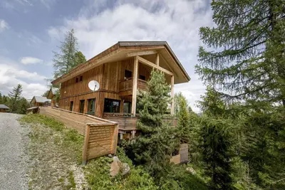 Image de Chalet accueillant avec bain à remous extérieur