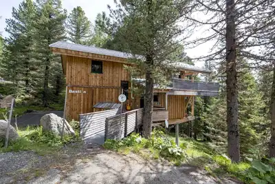 Image de Chalet moderne avec bain à remous