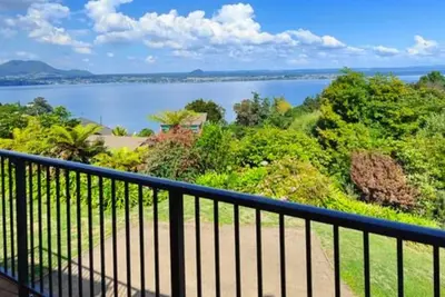 Image de Panoramic Lake Views From Every Room - Cozy Cabin