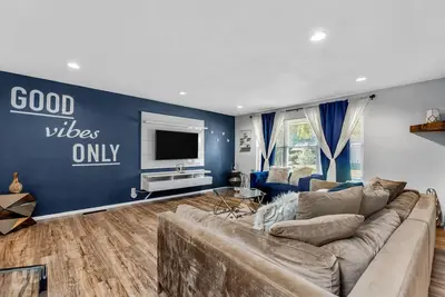 Image de This house is a 4 bedroom(s), 3 bathrooms, located in Belleville, Il.