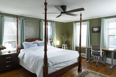 Image de Garden Getaway with Hot Tub