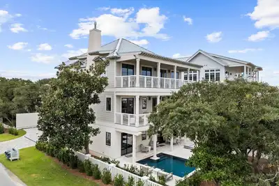 Image de Eyes On Sunrise|Easy Beach Access|Private Pool|Game Room, Golf Cart & Bikes