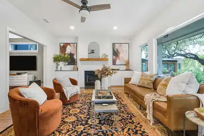 Image de Downtown, Bike to Acl, Group Getaway - La Flora