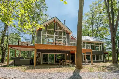 Image de Dog Friendly Luxe Deep Creek Stay w/ Indoor Pool