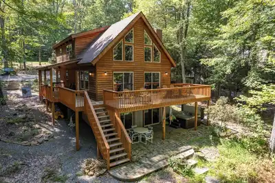 Image de New! Charming Lake Chalet w/ Dock & Hot Tub
