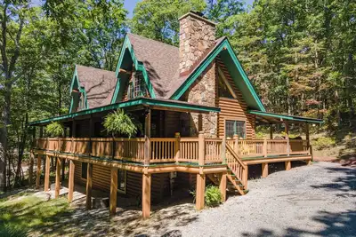 Image de Rustic Deep Creek Cabin w/ Fire Pit & Hot Tub