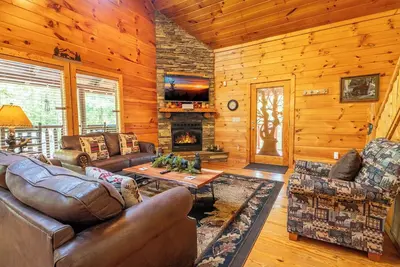 Image de Non-Smoking 3bd w/ Hot Tub! Pool Table + Near Town