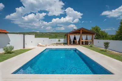 Image de Casa Natura de confort traditionnel avec piscine de 36 m²