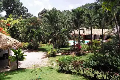 Image de Villa typique style Caraïbes dans le Parc Privé d'une belle propriété sécurisée.