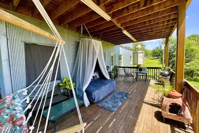 Image de Second level glamping deck with stunning mountain view!