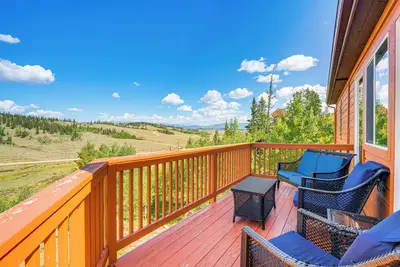 Image de Deck & Views: Pet-Friendly Cabin in Jefferson!