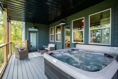 Image de 3-Level Luxury Cabin w/ Indoor Pool, Game Loft & Stunning Views