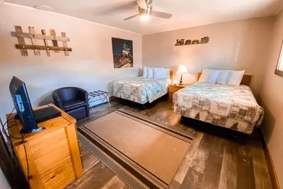 Image de Relaxing Getaway in our Homespun Double Kitchenette at Lodges of Oak Creek!