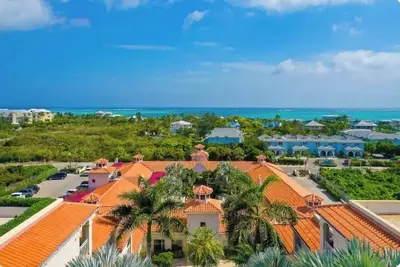 Image de \" Tradewinds\" Updated Luxury Condo-Turtle Cove- 5 Minute Walk to Beach