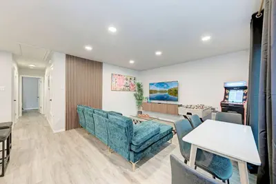 Image de Private Pool & Games - Pet-Friendly Fun Stay Mins to Downtown & Airport