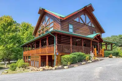 Image de Pool! Sleeps 22~Game Room~HotTub~Arcade~Easy Roads