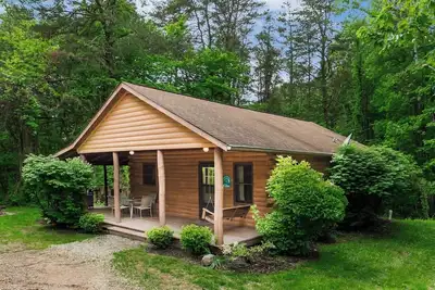 Image de Cozy and secluded 2-bedroom Pine Grove Cabin