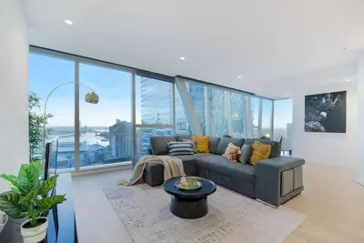 Image de Harry-JawDropView 3b2b Free Parking NextTo SkyBus