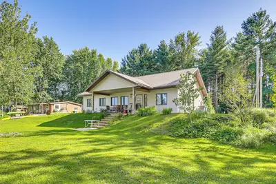 Image de Lake Champlain Retreat w/ Grill, Fire Pit!