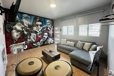 Image de Stay in Salsa Paradise! 1-Bd, 4 mins from Crash Boat Beach with Backup Generator