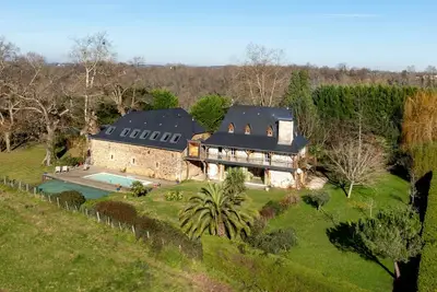 Image de Ferme Bourdasse vue Pyrénées, avec piscine, sauna et bain nordique