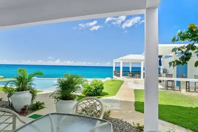 Image de 5 B/R Oceanfront w/ Staff