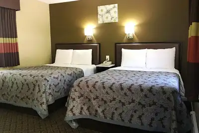 Image de Modern Comfort in 2 Doubles, Scottish Inns, Family Stay, Near Pocono Mountains